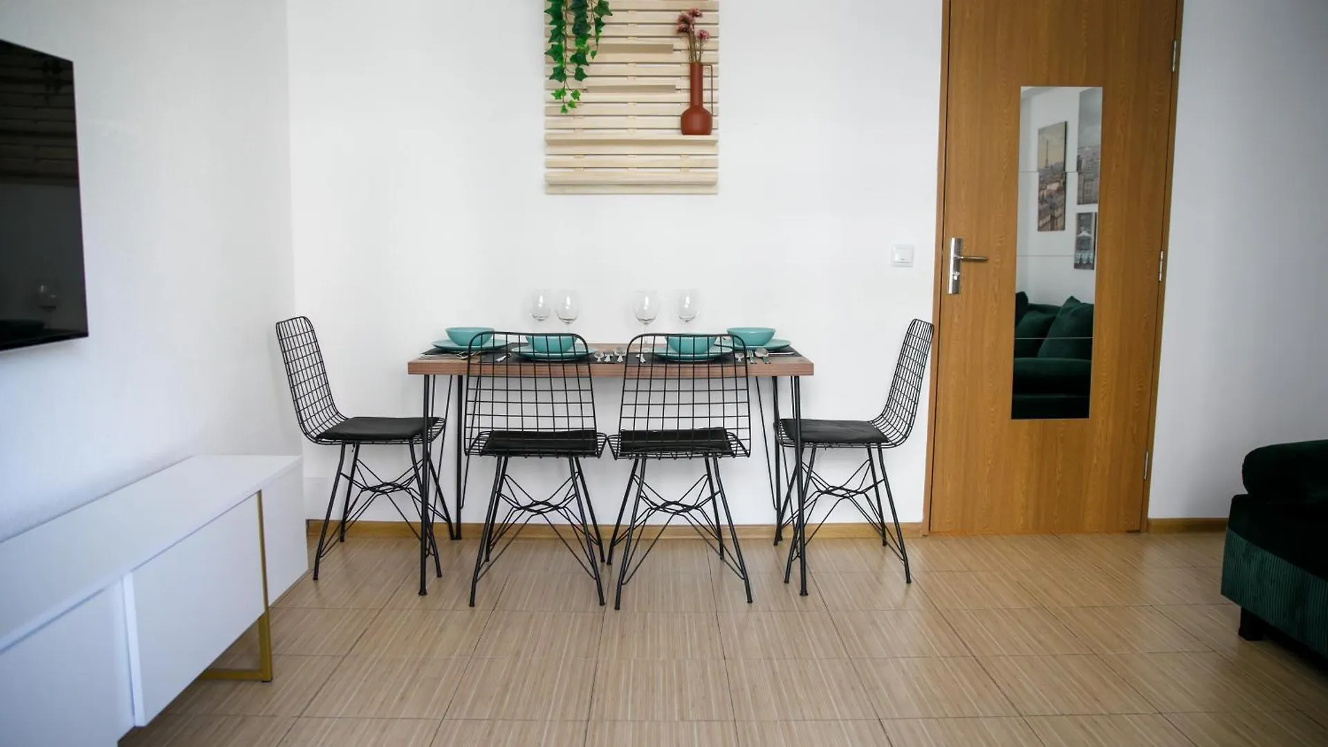 Color Apartments Corneliu Coposu No3 Bucharest 0*,