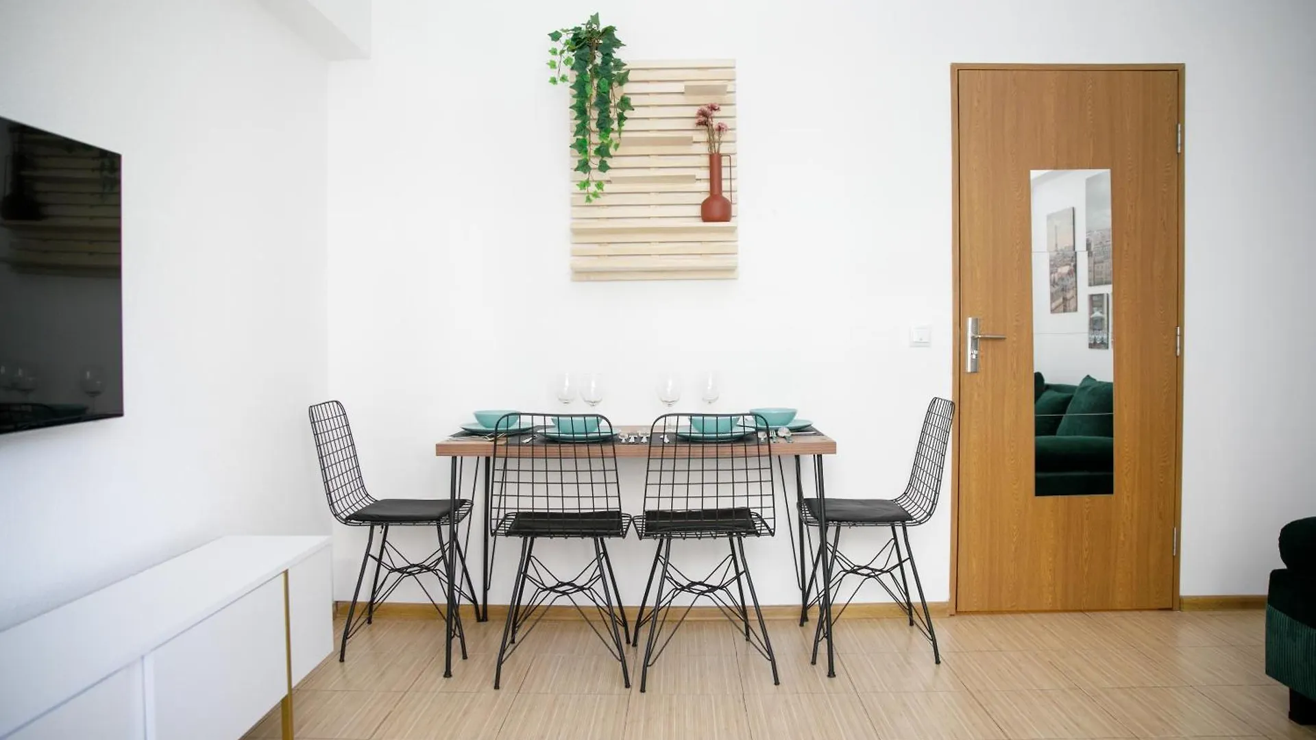 Color Apartments Corneliu Coposu No3 Bucharest